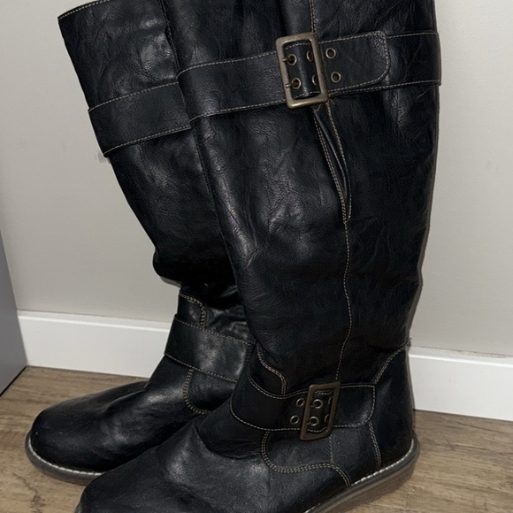 Boots - Picture 4 of 4